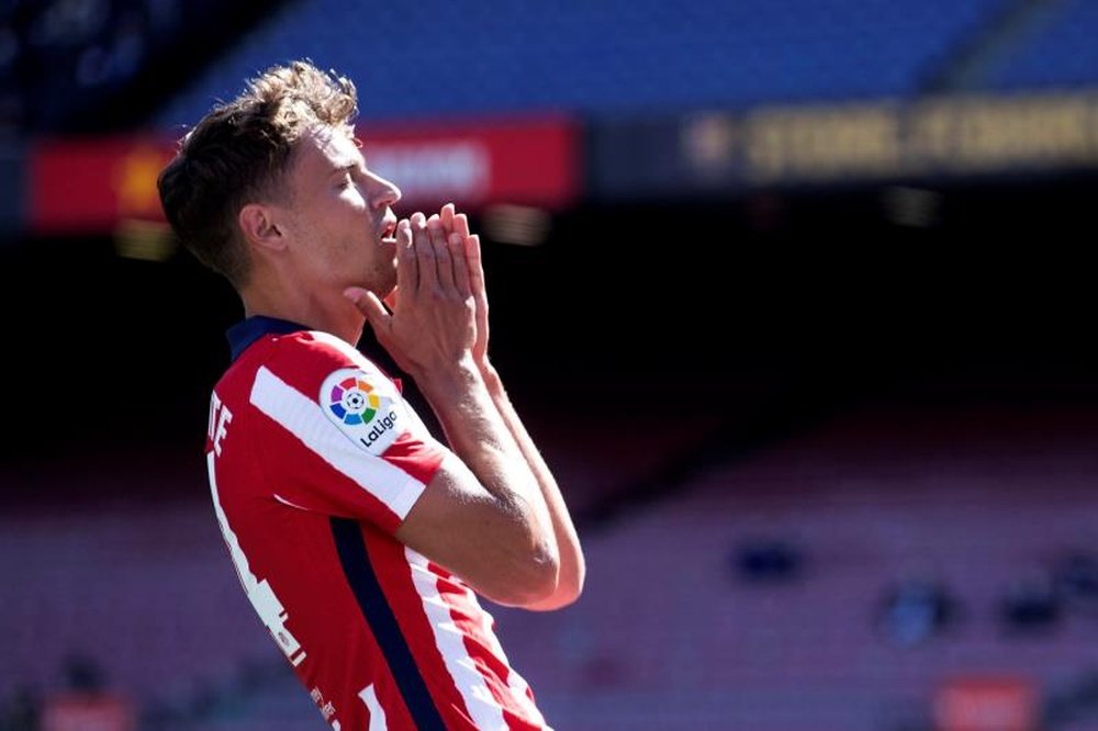 El jugador del Atlético de Madrid Marcos Llorente se lamenta de una ocasión fallada. AFP