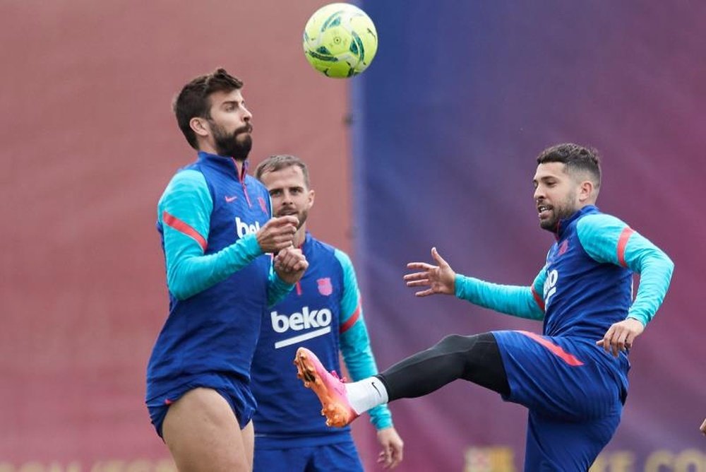 Pique and Jordi Alba will be two players that will be taking a wage cut. EFE