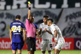 Santos podría sufrir una sanción de diez partidos de cierre de su estadio. EFE