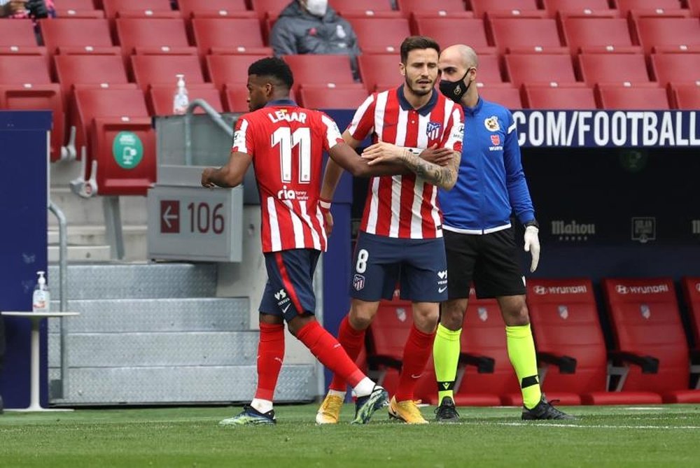 Saul Ñiguez (R) looks to be on his way out of Atleti this summer. EFE/Archivo