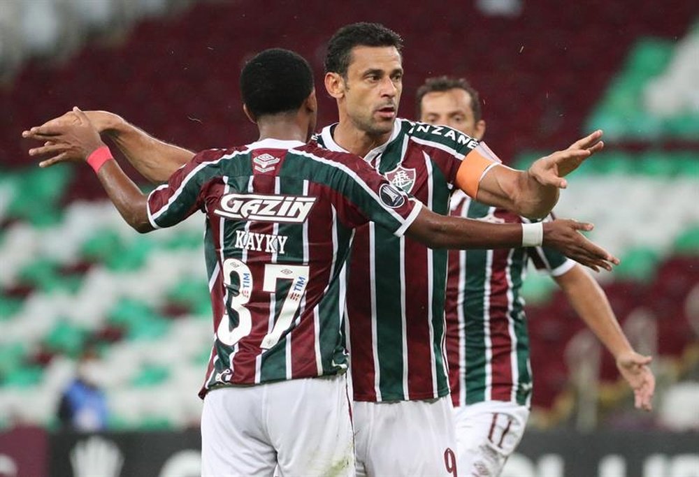 Fluminense encosta no G6 em partida com golaços. AFP