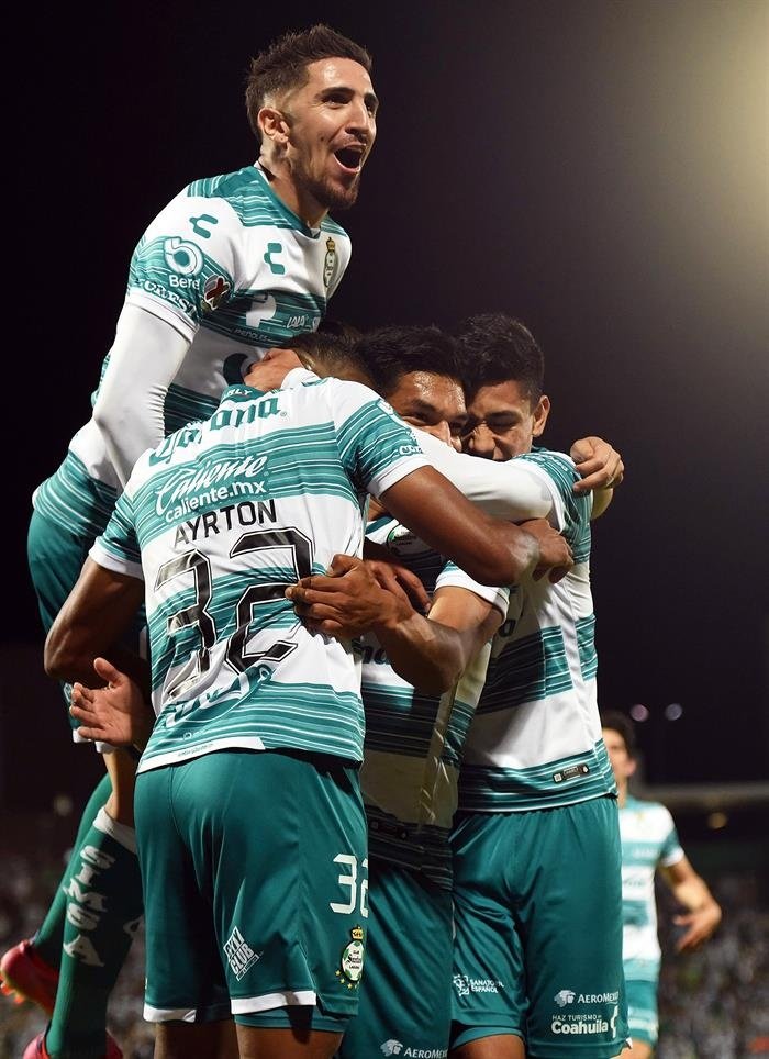 Santos Laguna amarró el billete para la repesca. EFE