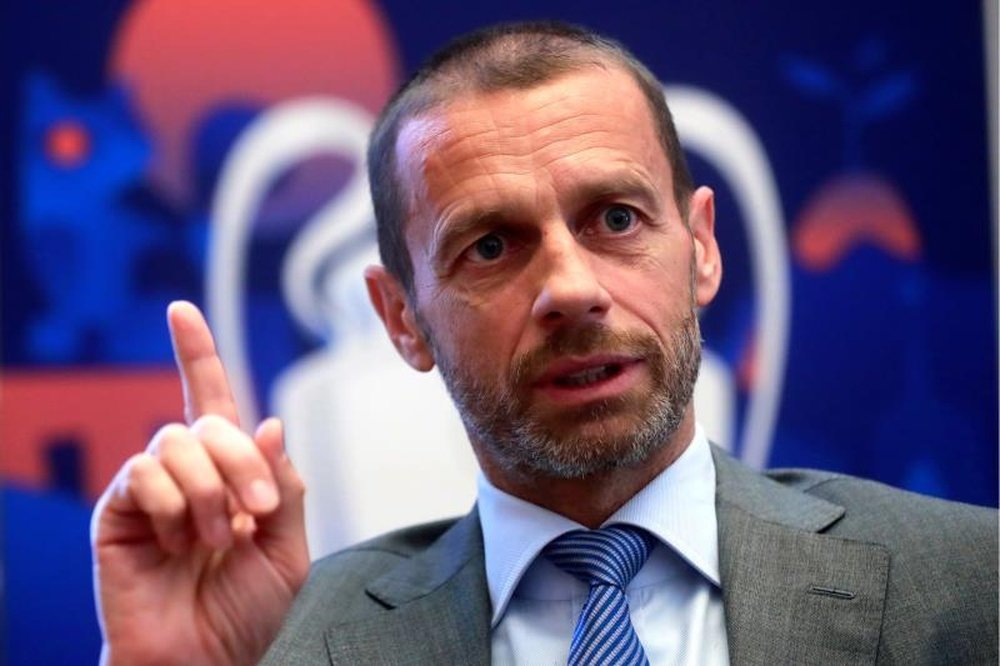 L'UEFA dévoile le trophée de la Conference League. EFE