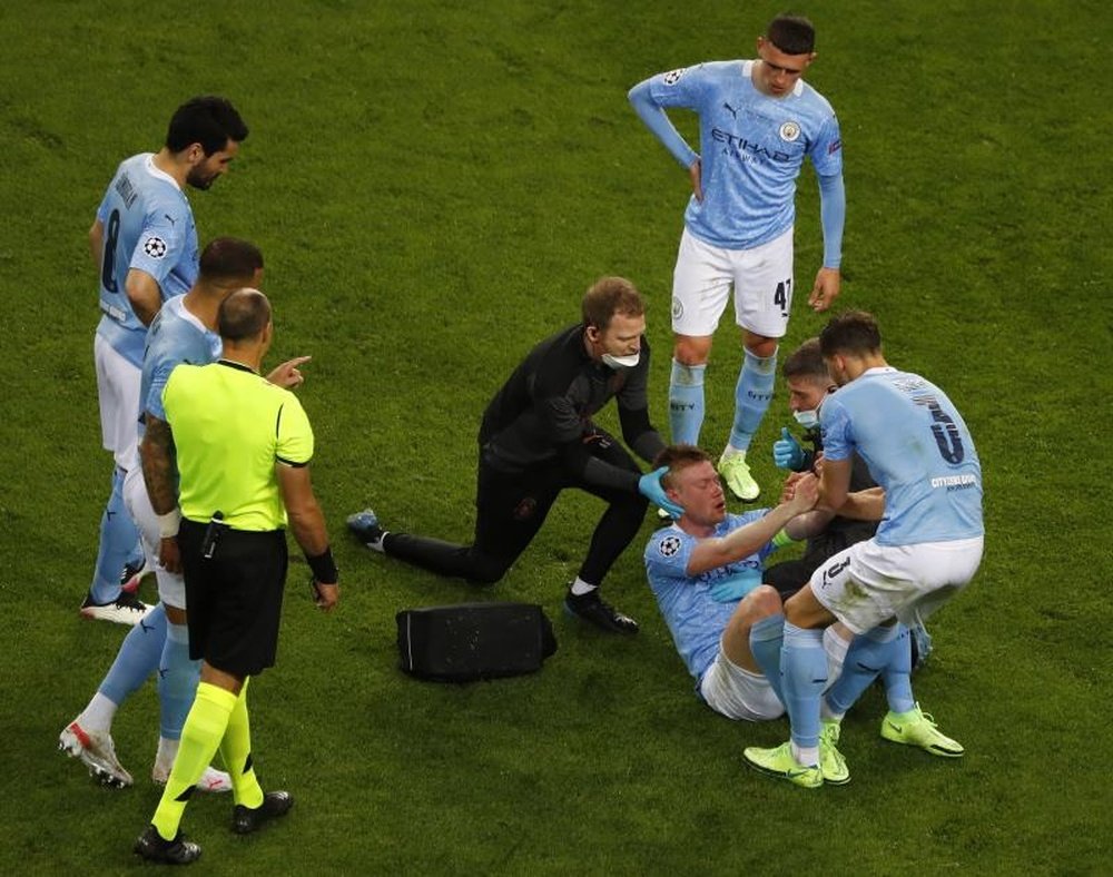 De Bruyne was also brought off through injury. EFE