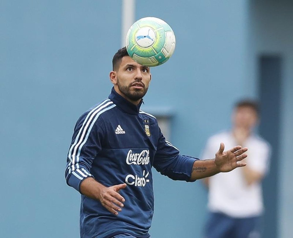 Agüero volvió a ejercitarse con Argentina. EFE