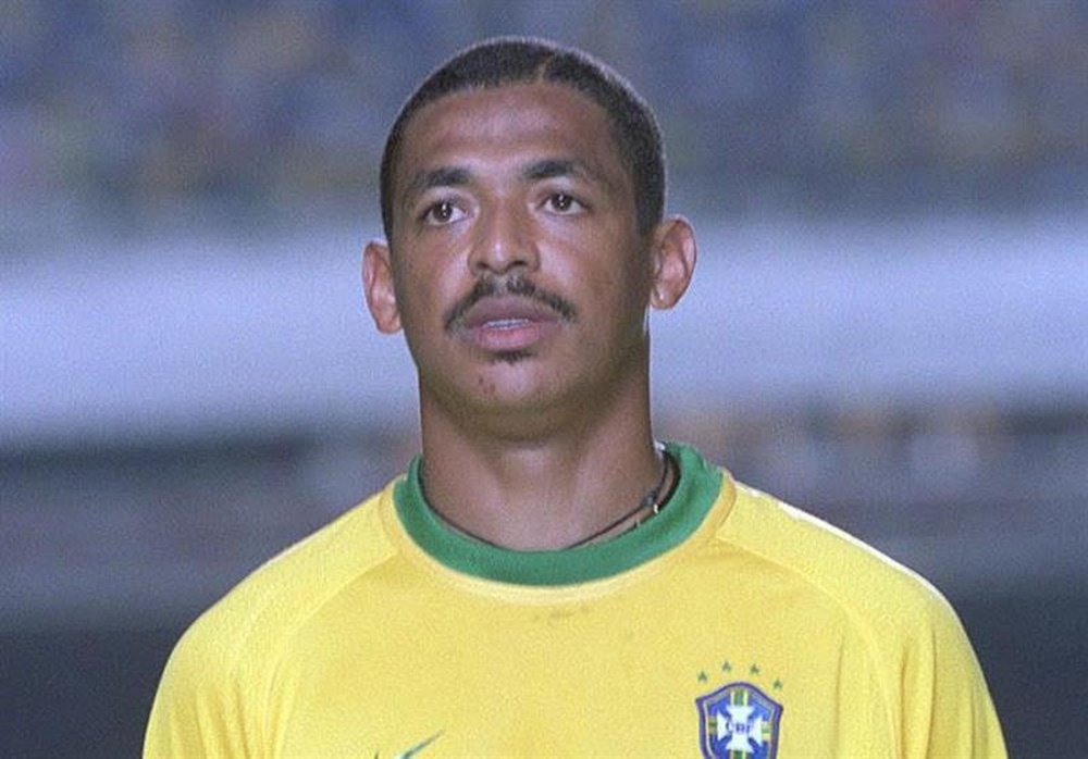 A Vampeta podrían despojarle hasta de la medalla que ganó al conquistar el Mundial. EFE