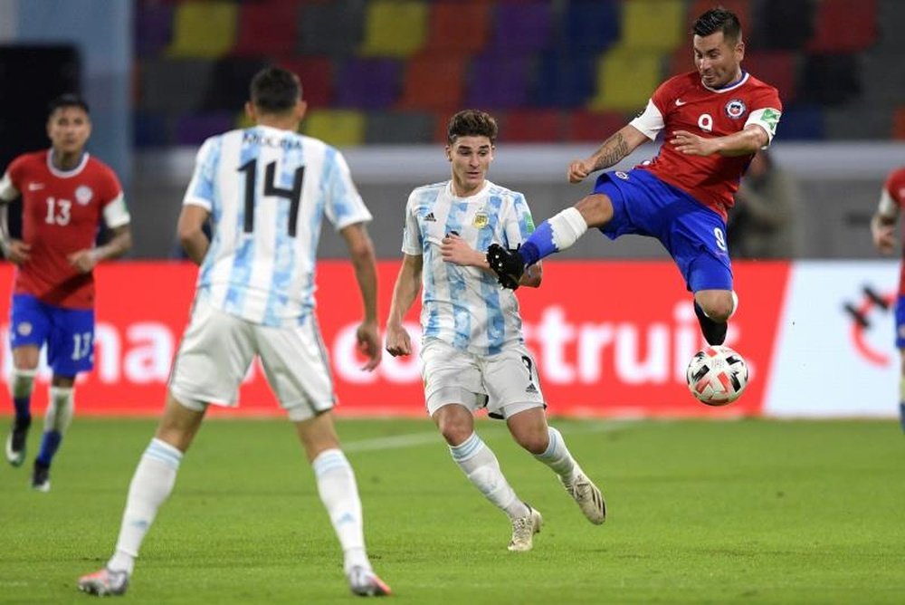 Julián Álvarez fue elegido como mejor jugador de América en 2021. EFE