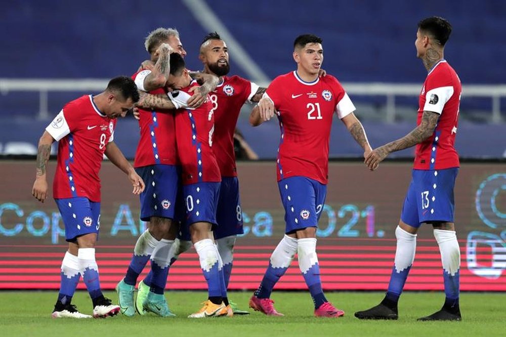 La CONMEBOL reveló el audio del VAR en el penalti favorable a Chile. EFE