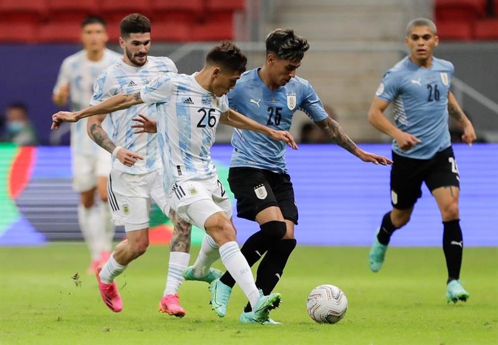 Nahuel Molina sería la alternativa a Azpilicueta. EFE