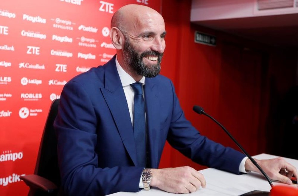 Monchi transmite confiança a Lopetegui.EFE