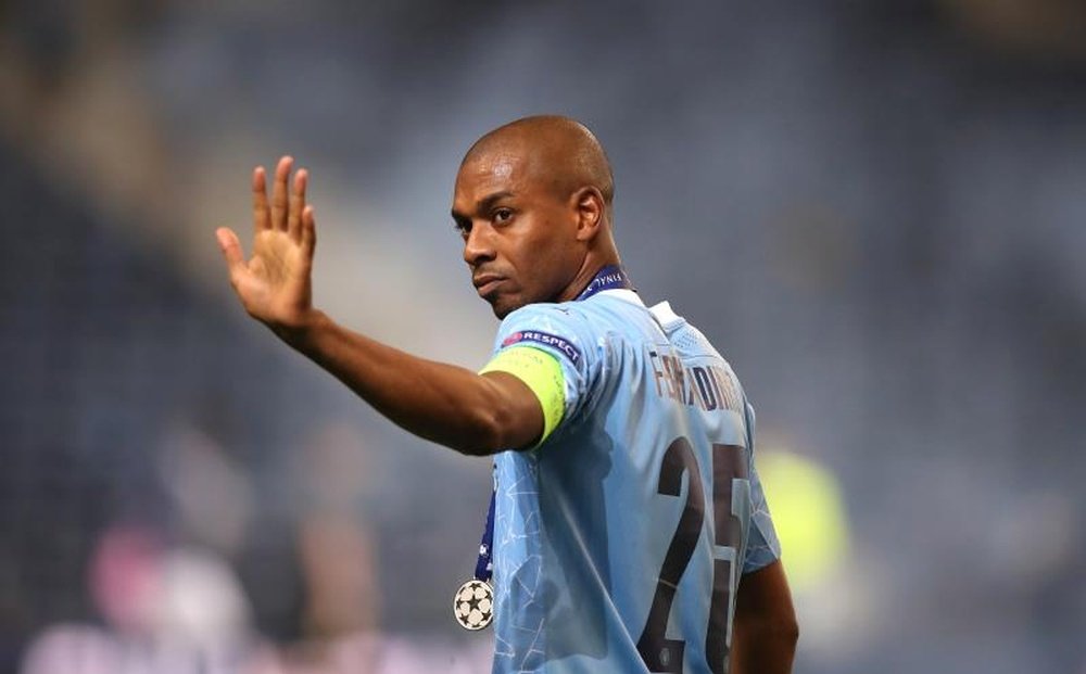 Man City want to keep Fernandinho. EFE