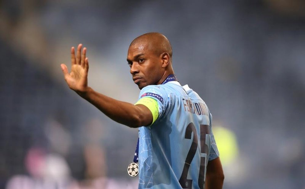 Fernandinho podría abandonar el Manchester City. EFE