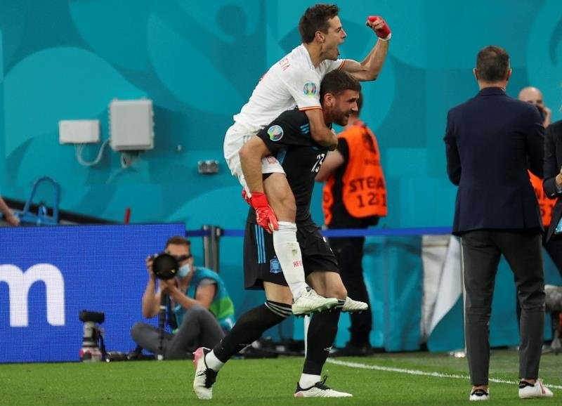 Koke félicite Unai Simon : 