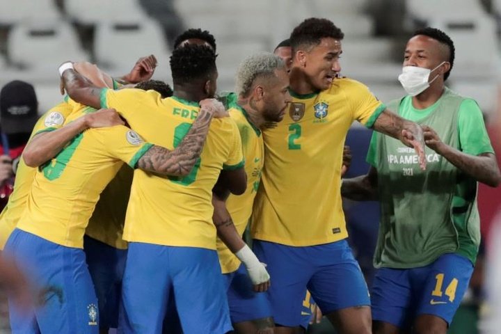 Brasil vuela a Maracaná en la alfombra mágica de Neymar