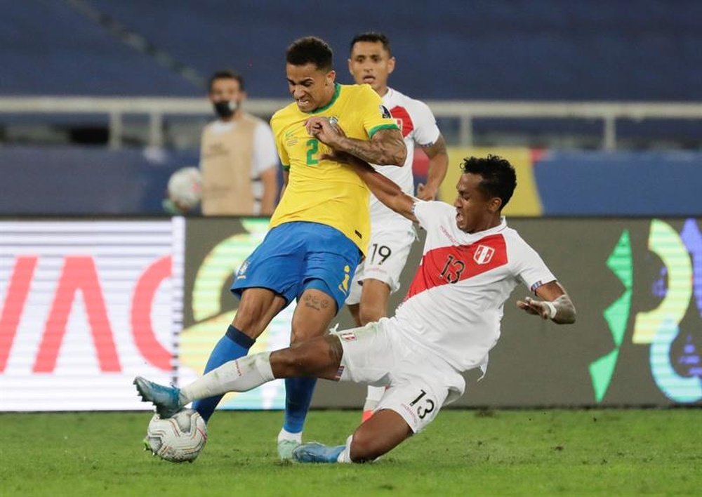 Mais um desfalque para o Brasil: Emerson substitui Danilo. EFE