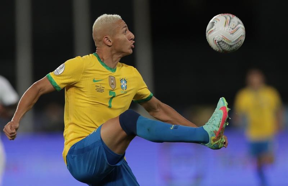 Richarlison alargó su pique con Argentina. EFE