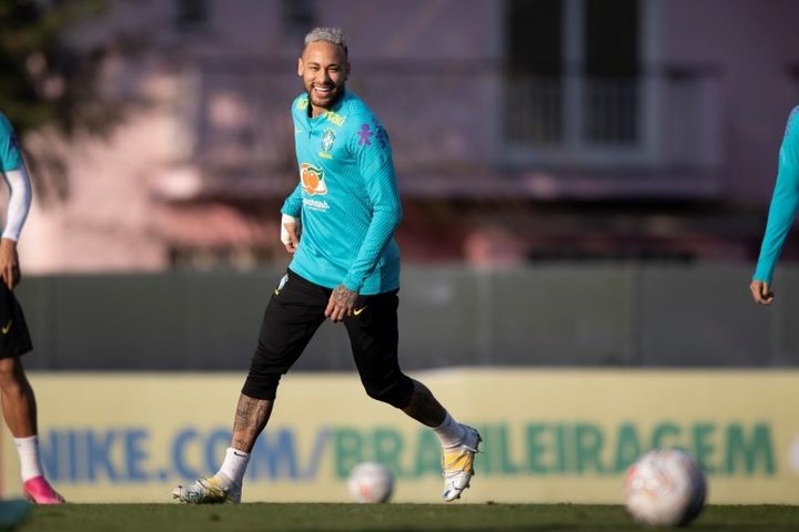 Neymar, ausente no primeiro treino do Brasil