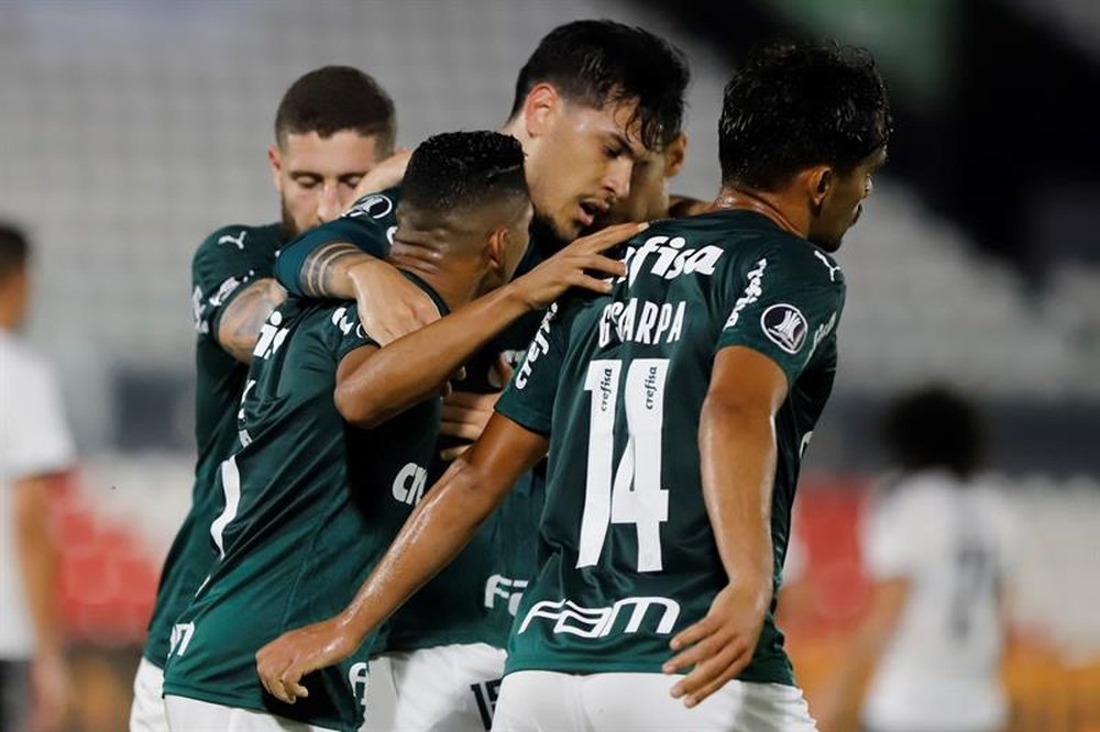 Jugadores de Palmeiras celebran un gol de Gustavo Gómez. EFE/ Nathalia Aguilar/POOL/Archivo