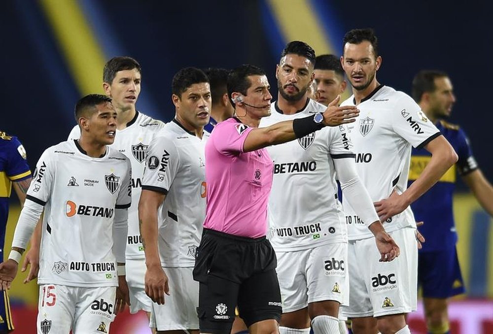 El árbitro del Boca-Mineiro, suspendido. EFE