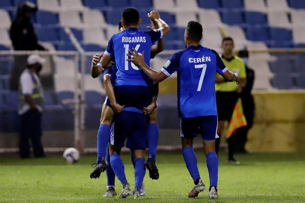 Report: Trinidad and Tobago 0-2 Salvador. AFP