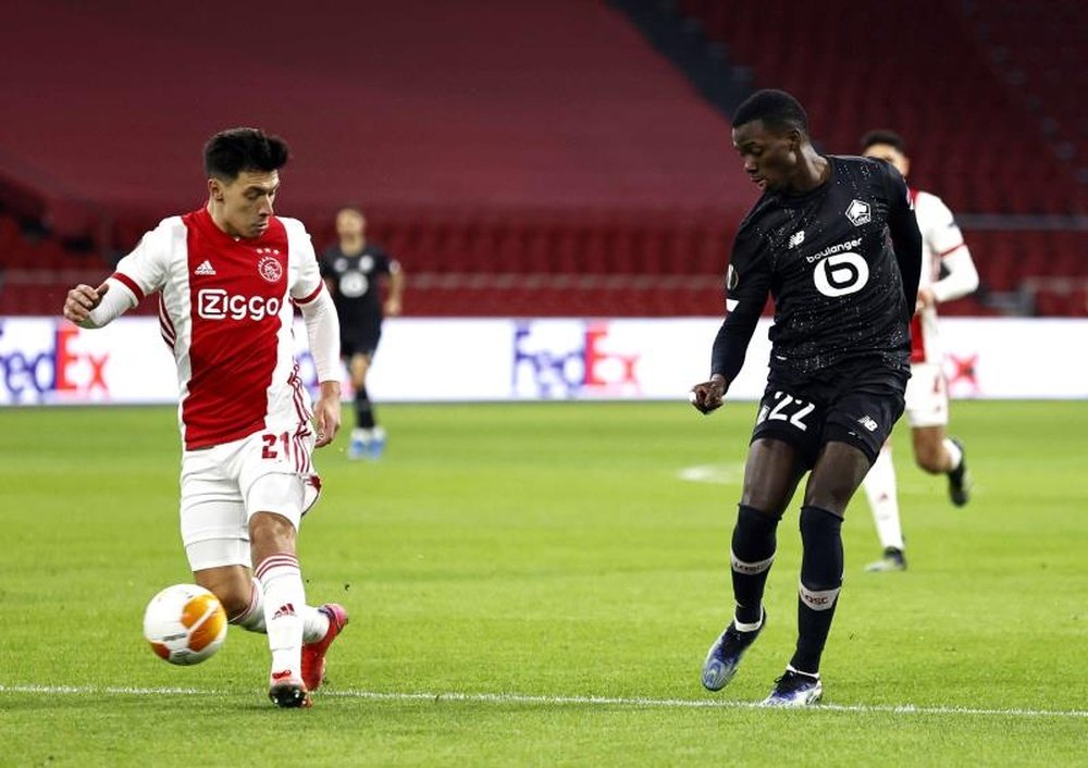 Lisandro Martinez has a contract with Ajax until 2025. EFE