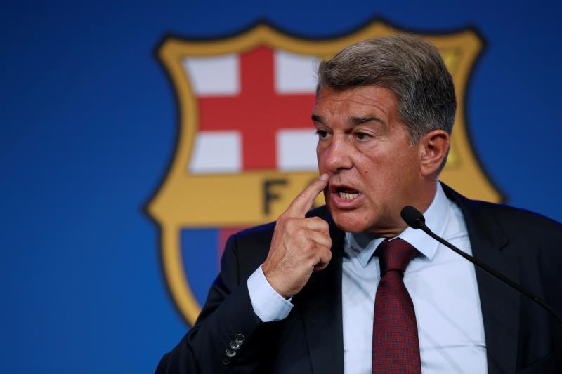 Il presidente Joan Laporta ha smentito le speculazioni su un ritorno a breve termine di Lionel Messi, dopo la sua visita al Camp Nou.