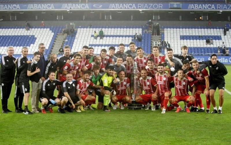 La Ponferradina se enfrenta al Tenerife en la cuarta jornada. EFE