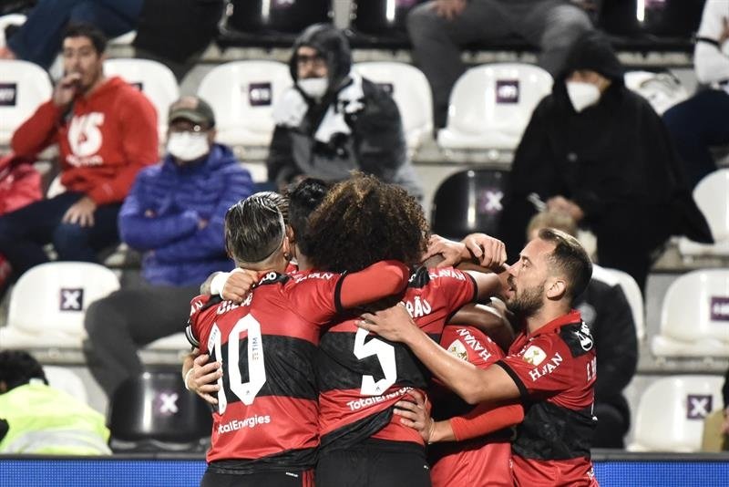 Jugadores de Flamengo celebran un gol hoy, en un partido de la Copa Libertadores. DUGOUT