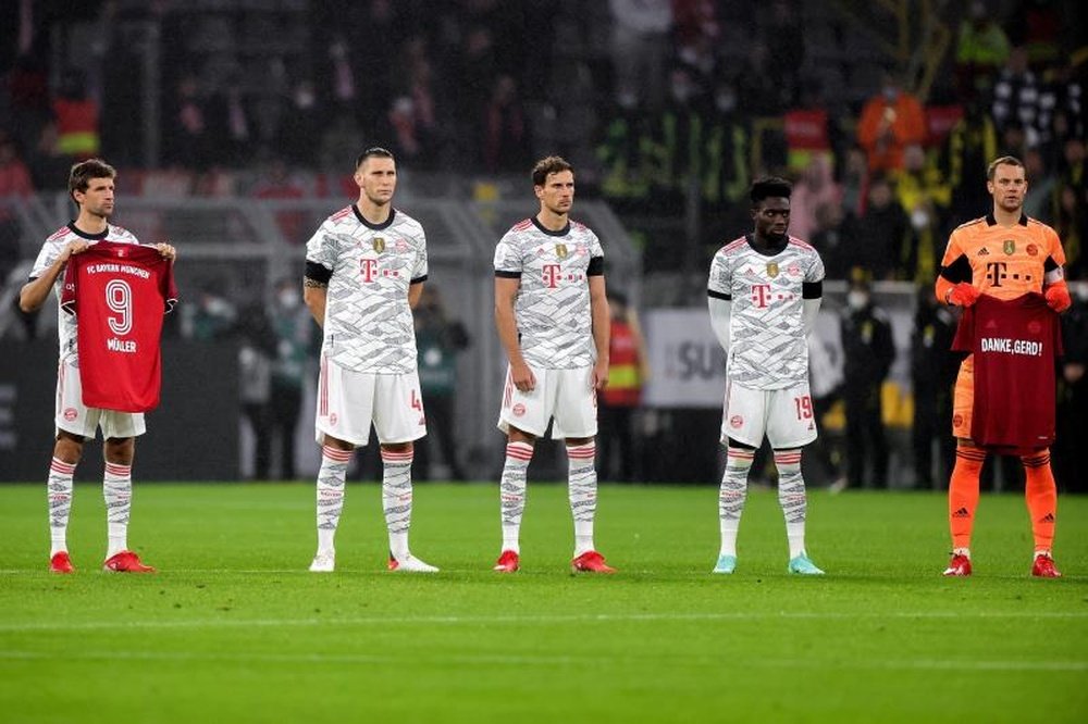 Bayern's tribute to Gerd 'Torpedo' Muller. EFE