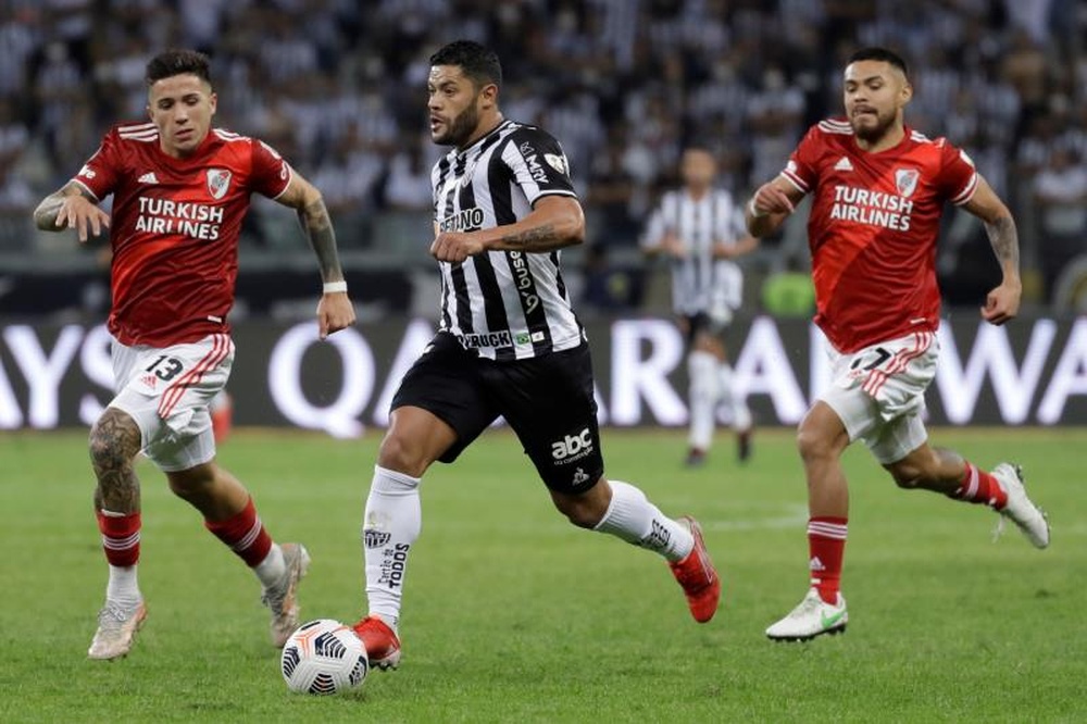 Por que o Palmeiras não contratou Hulk e Diego Costa? EFE/Bruna Prado
