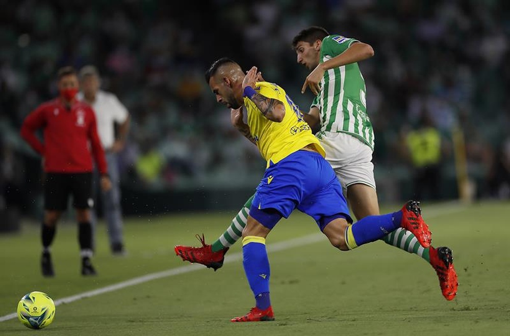 El Betis visita a Osasuna con muchas bajas. EFE