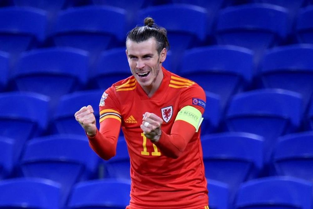 País de Gales venceu de virada com três gols de Bale. EFE/EPA/PETER POWELL