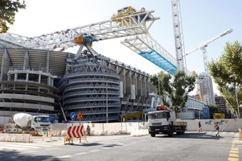 Las obras del Bernabéu incluyen la construcción de un par de aparcamientos en sus inmediaciones. EFE