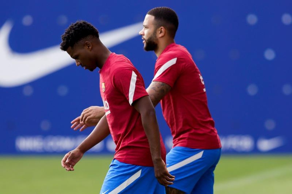 Memphis, el gran favorecido por la posible vuelta de Ansu Fati. EFE