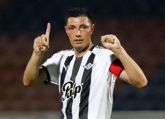L'attaquant paraguayen Oscar Cardozo, qui évolue dans son pays natal depuis 2017, a mis un terme à sa retraite internationale prise en 2021 pour rejoindre la sélection, qui défiera le Chili et la Colombie dans quelques jours.
