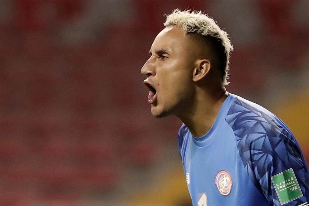 Navas, sustituido por unas molestias en la cadera. EFE