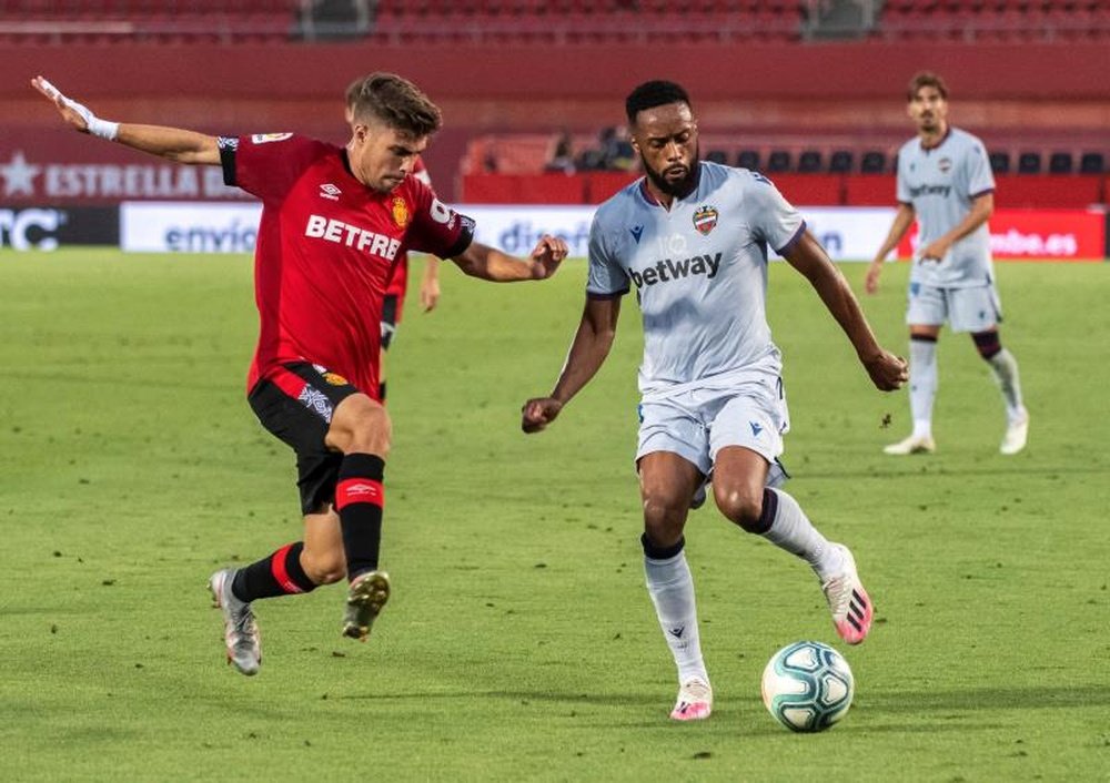 El Levante prepara la salida de Hernani. EFE
