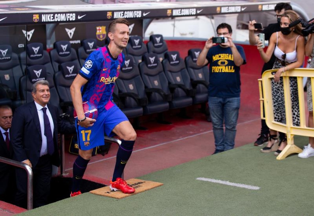 Gica Craioveanu criticó el fichaje de Luuk de Jong por el Barcelona. EFE
