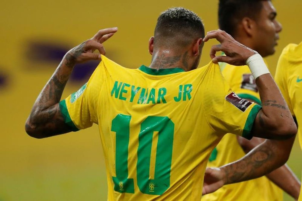 Irmã de Neymar sai em defesa do craque. AFP