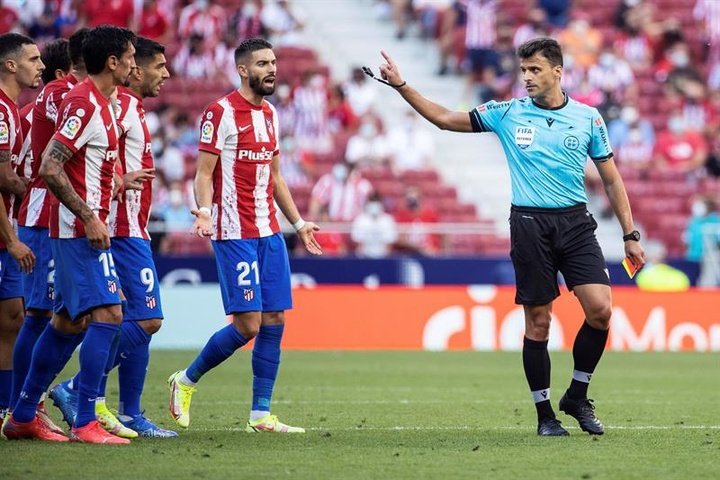 Gil Manzano, del lío en el Atlético-Athletic al Madrid-Villarreal
