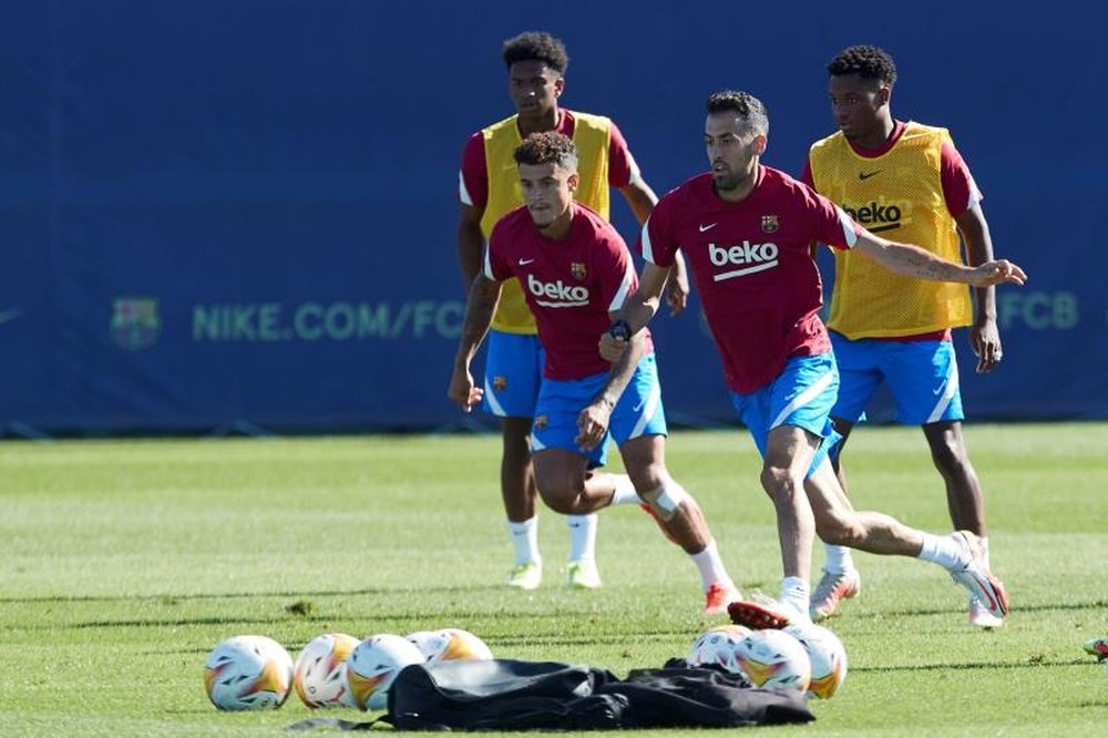 Coutinho pode ser titular na próxima segunda-feira, contra o Granada. EFE/Alejandro García