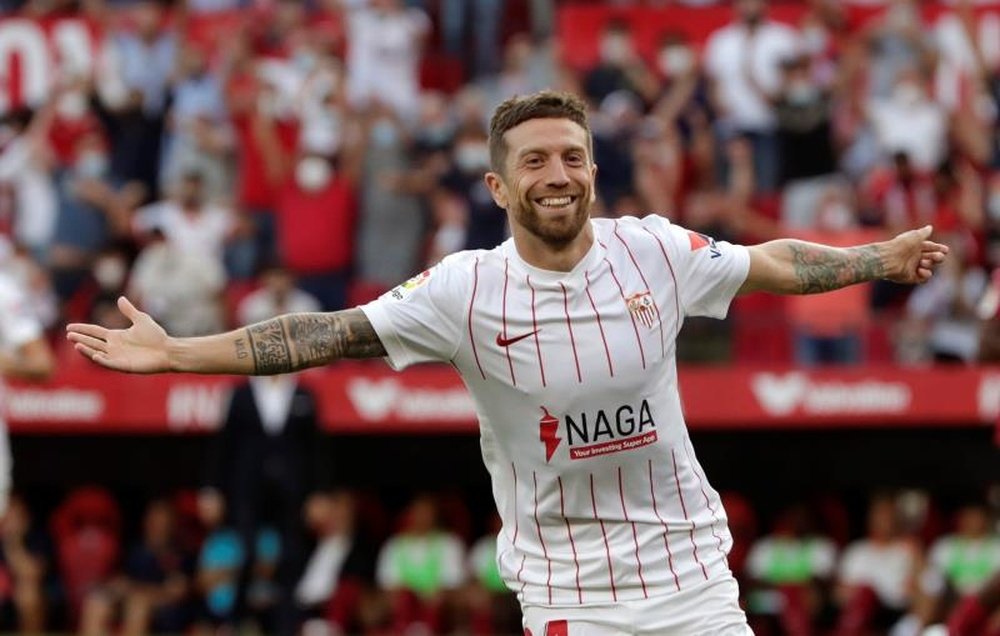 Papu Gómez habló del Sevilla y de Maradona. EFE
