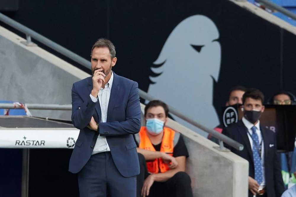 Vicente Moreno se deshizo en elogios hacia Álvaro Cervera. EFE