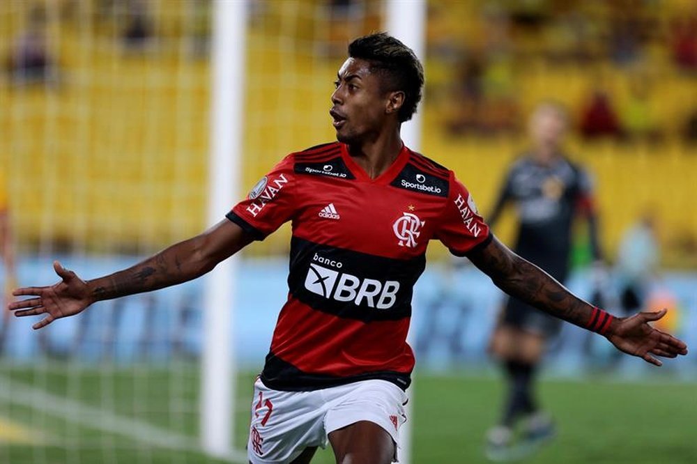 Los once futbolistas de Flamengo colaboraron en el segundo gol de Bruno Henrique. EFE