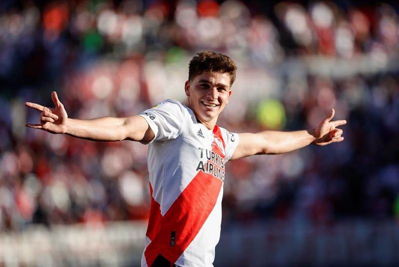 Bayern Leverkusen Joins Milan In The Race For Julian Alvarez