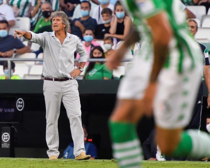 El Betis ya le habría hecho saber a Pellegrini que quiere blindarlo. EFE