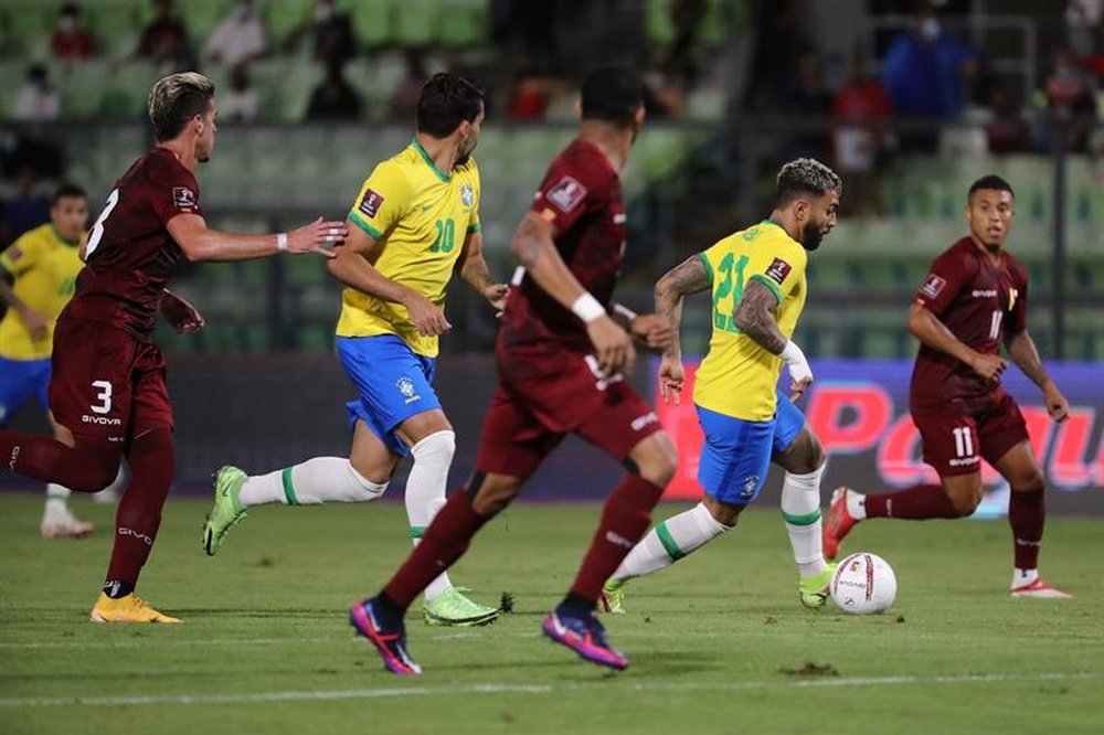 Brasil suma nueve victorias de nueve posibles. EFE