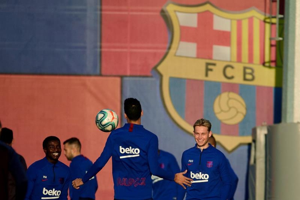 El Barcelona buscará reforzar la plantilla a coste cero. EFE