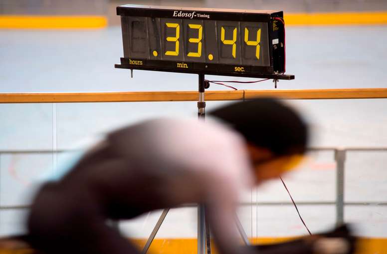 El ciclista catalán Pep Tatché ha batido este lunes la plusmarca nacional de la hora de ciclismo en pista, vigente desde hace 50 años, en la categoría Élite al recorrer en ese tiempo 44 kilómetros y 834 metros en la pista del Velódromo Illes Balears. EFE/ATIENZA