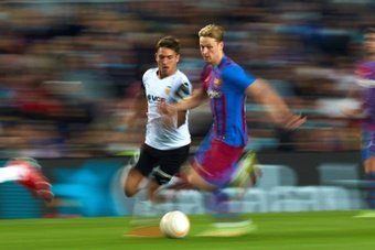Barcelona deny they have got obtained provide from Man Utd for De Jong